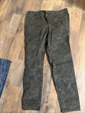 Women’s the loft Olive Camo Slim Jeans